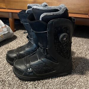 Women's Black Winter Boots